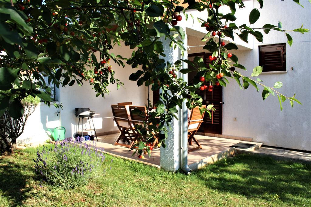 Holiday Home Magnolia Tar-Vabriga ภายนอก รูปภาพ